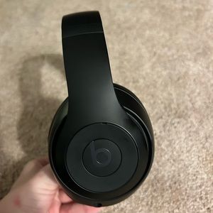 Beat Studio Pro- Black